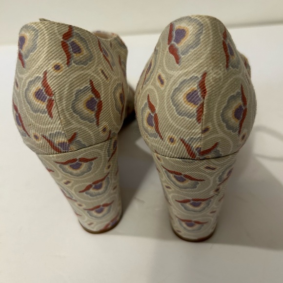 Chanel Cloth Heels New without Box - Picture 5 of 8